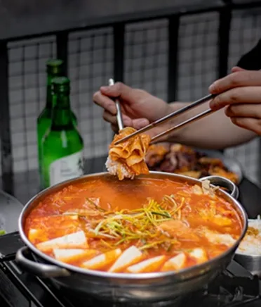 친구들과 술한잔 곁들이면서 부담없이 식사 가능...